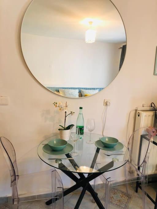 Cosy Studio Design With Modern Bathroom Vaureal Eksteriør billede