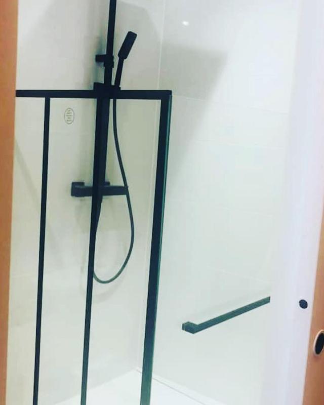 Cosy Studio Design With Modern Bathroom Vaureal Eksteriør billede