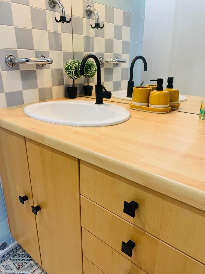 Cosy Studio Design With Modern Bathroom Vaureal Eksteriør billede